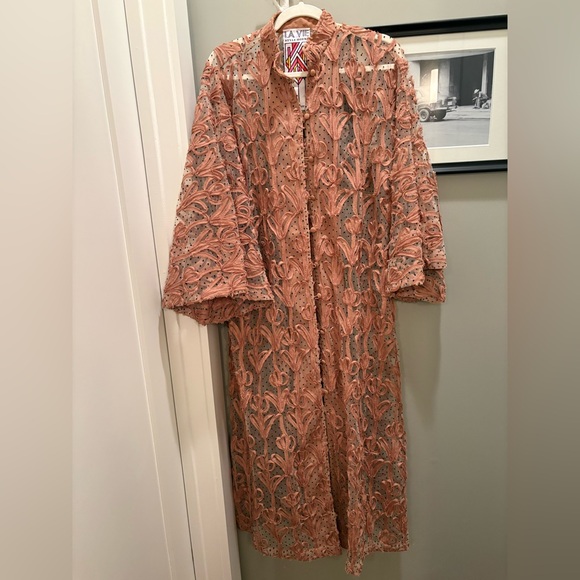 La Vie Style House Latte Dot Button Caftan NWOT - Picture 2 of 4